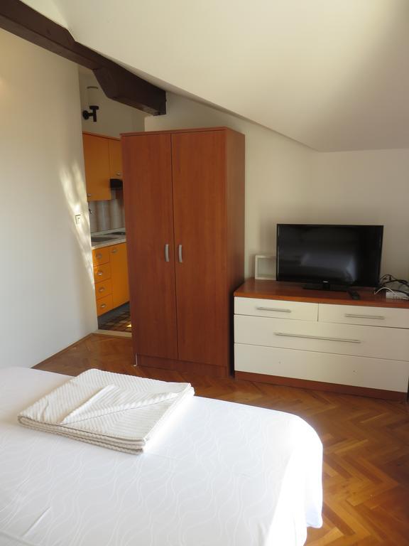 Apartments Tonka Pakoštane 部屋 写真
